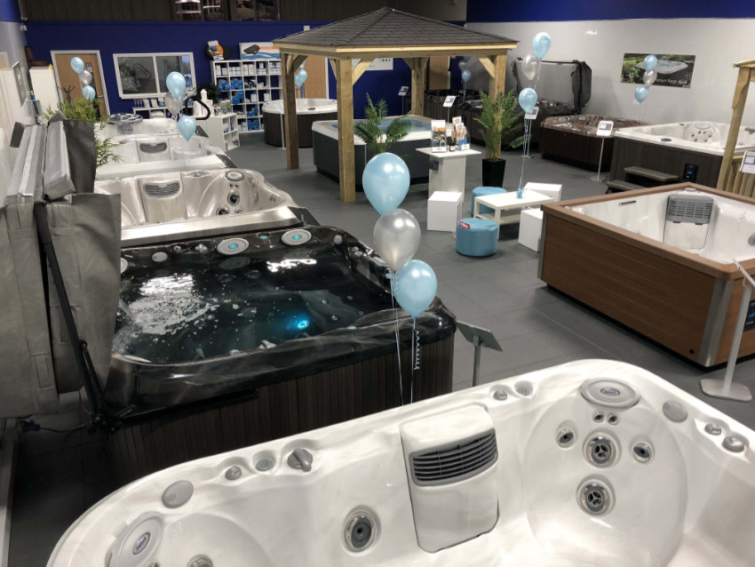 Hot Tub Buying Guide How To Buy The Best Hot Tub 2022 WhatSpa? UK