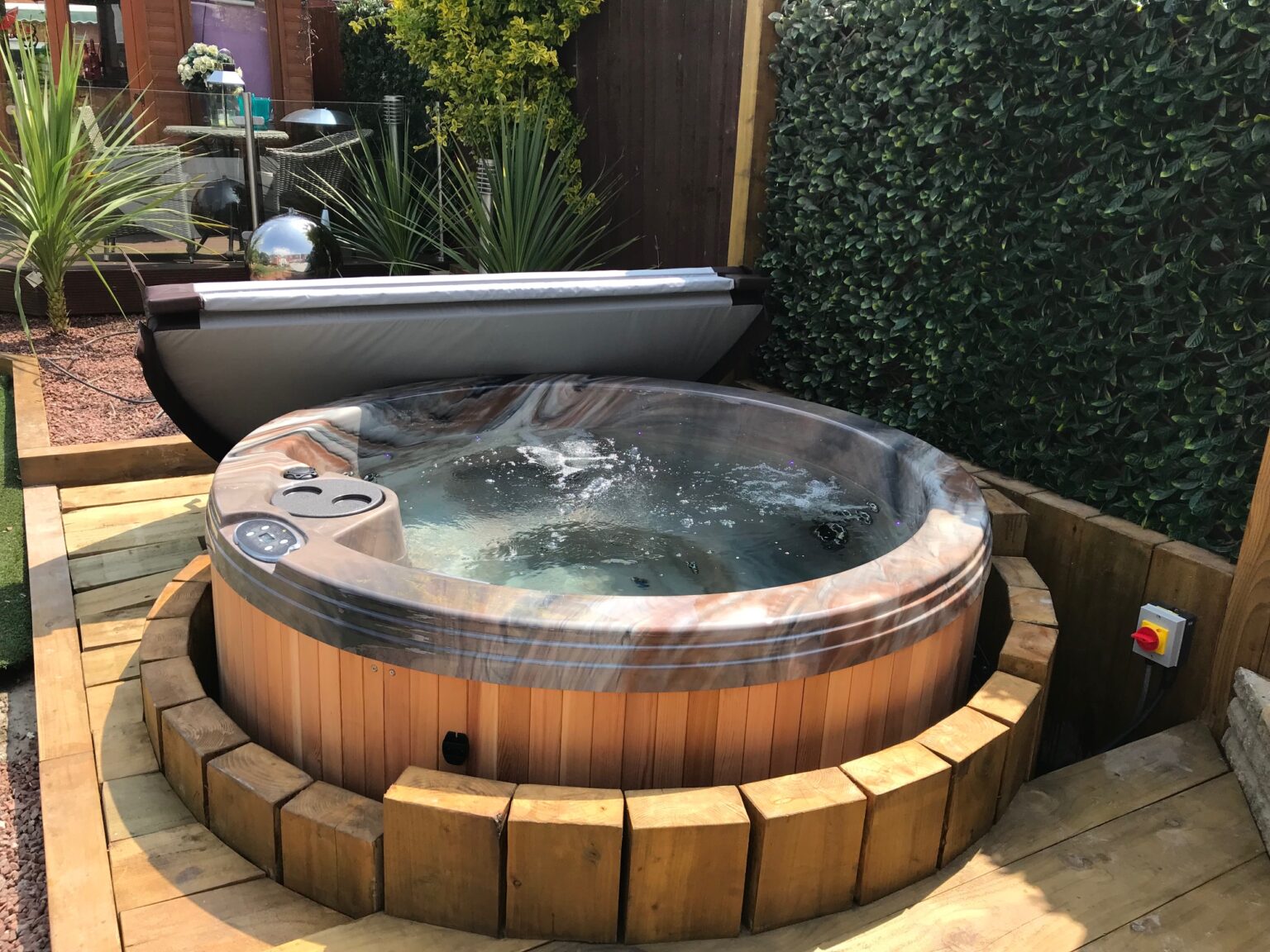 What temperature should you leave your hot tub on? WhatSpa?