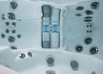 how to clean hot tub filter